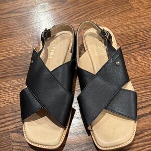 Portland Leather Goods Black Women's Cross-Strap Sandals Size 39 NWOT